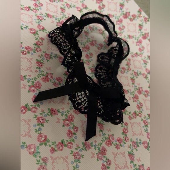**Free with purchase** Black Lace Garter - Picture 1 of 2